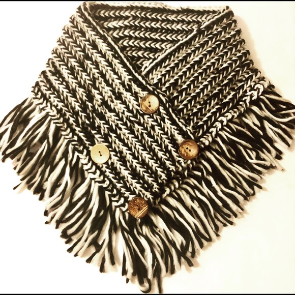 New Cotton Button Shawl  - Picture 3 of 3